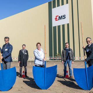 Spatenstich der Ems Chemie AG (Domat/Ems) mit Erich Kohler, Marcus Caduff und Magdalena Martullo-Blocher