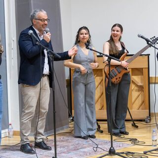 2025 Wirtschafts- und Gewerbeapéro mit Band in Domat/Ems - Mit Erich Kohler